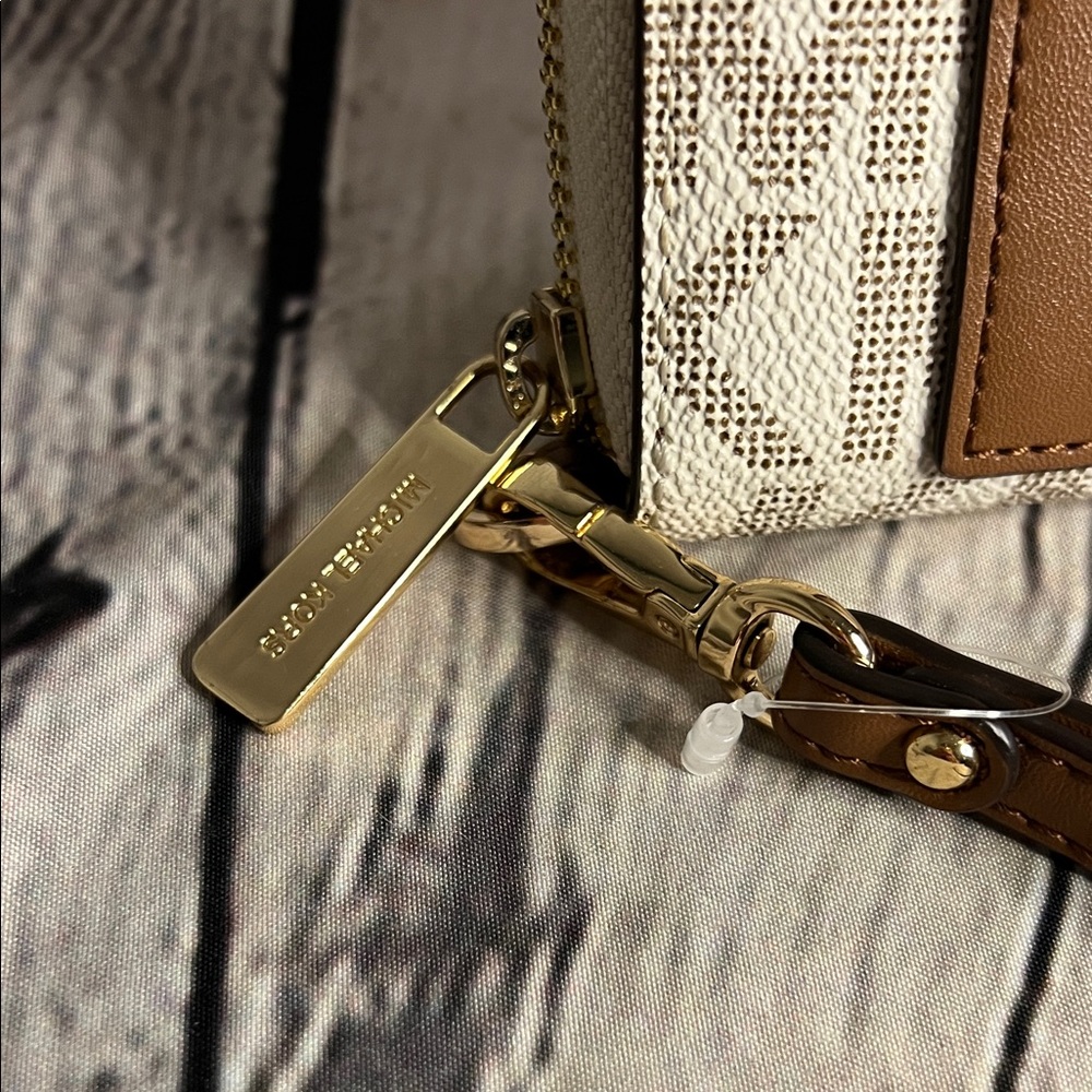 * 🌞Spring Vibes🍀 Michael Kors Jet Set Charm LG Signature Envelope Wallet - Picture 4 of 13